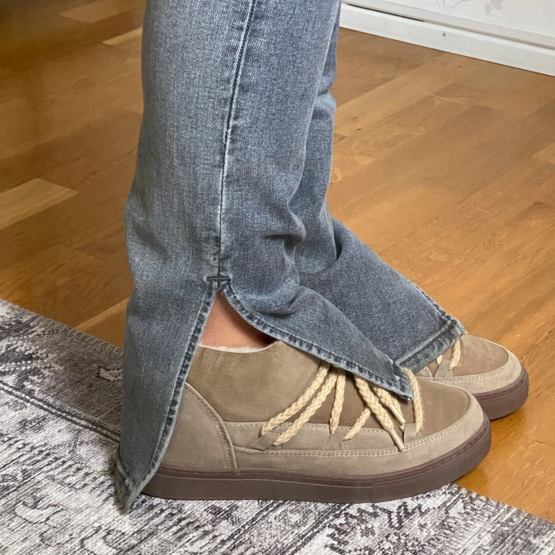 Gråa bootcut jeans - 92