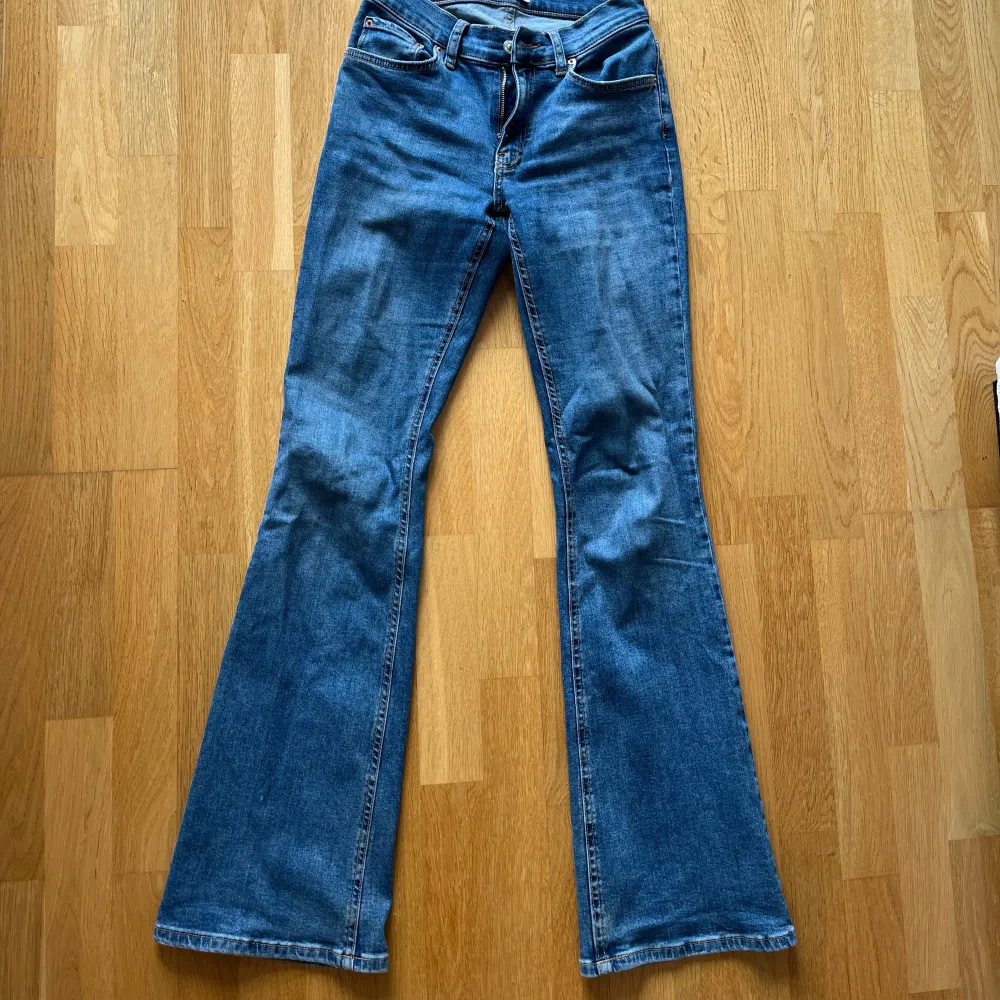 Blå bootcutjeans fråga Gina!. Farkut & Housut.