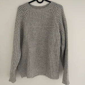 Stickad tröja - Stickad tröja från lager157. Knappt använd🩶
