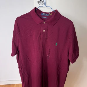 Ny Ralph Lauren pike - Hej, säljer nu denna helt nya Ralph Lauren pike. Skriv gärna om ni har frågor eller lägg gärna prisförslag då priset inte är hugget i sten.