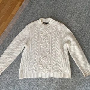 Stickad tröja - En superfin tröja nu till hösten men mönster!💕