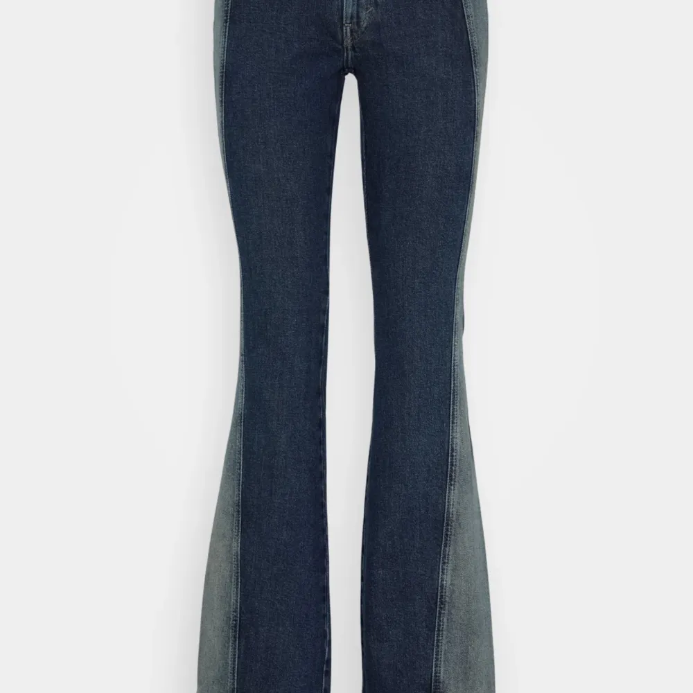 Så snygga jeans från weekday i modellen utopia. Tyvärr för långa för mig. Jeans & Byxor.