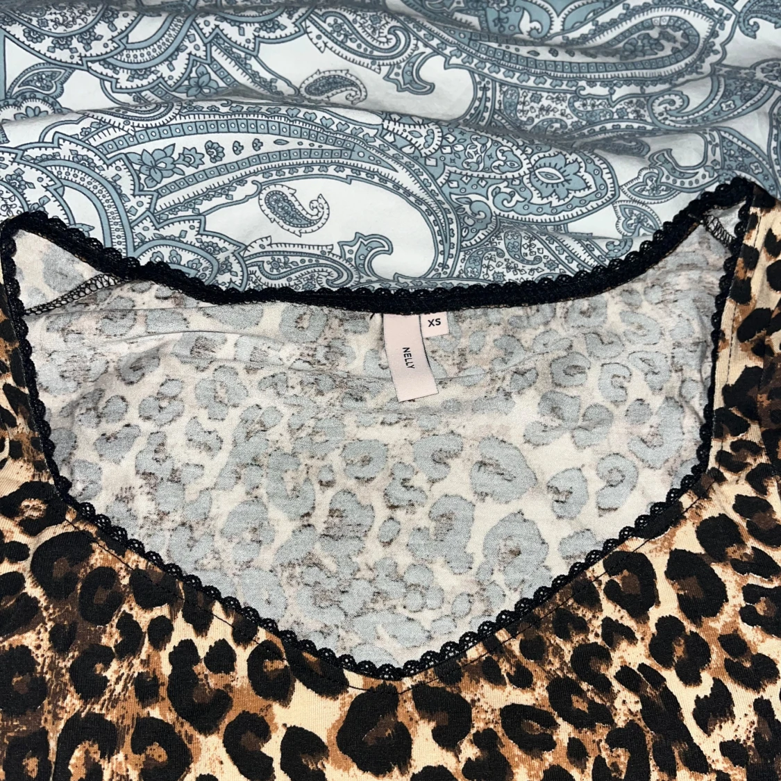 Leopardmönstrad topp från Nelly - 90