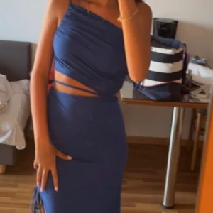 Klänning  - Säljer min sommarklänning från shein som endast är använd en gång. 