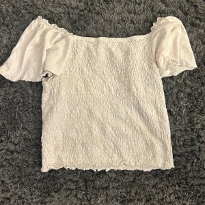 sommartopp  - den är använd antal gånger men fortfarande fin, inte trasig någonstans.💗