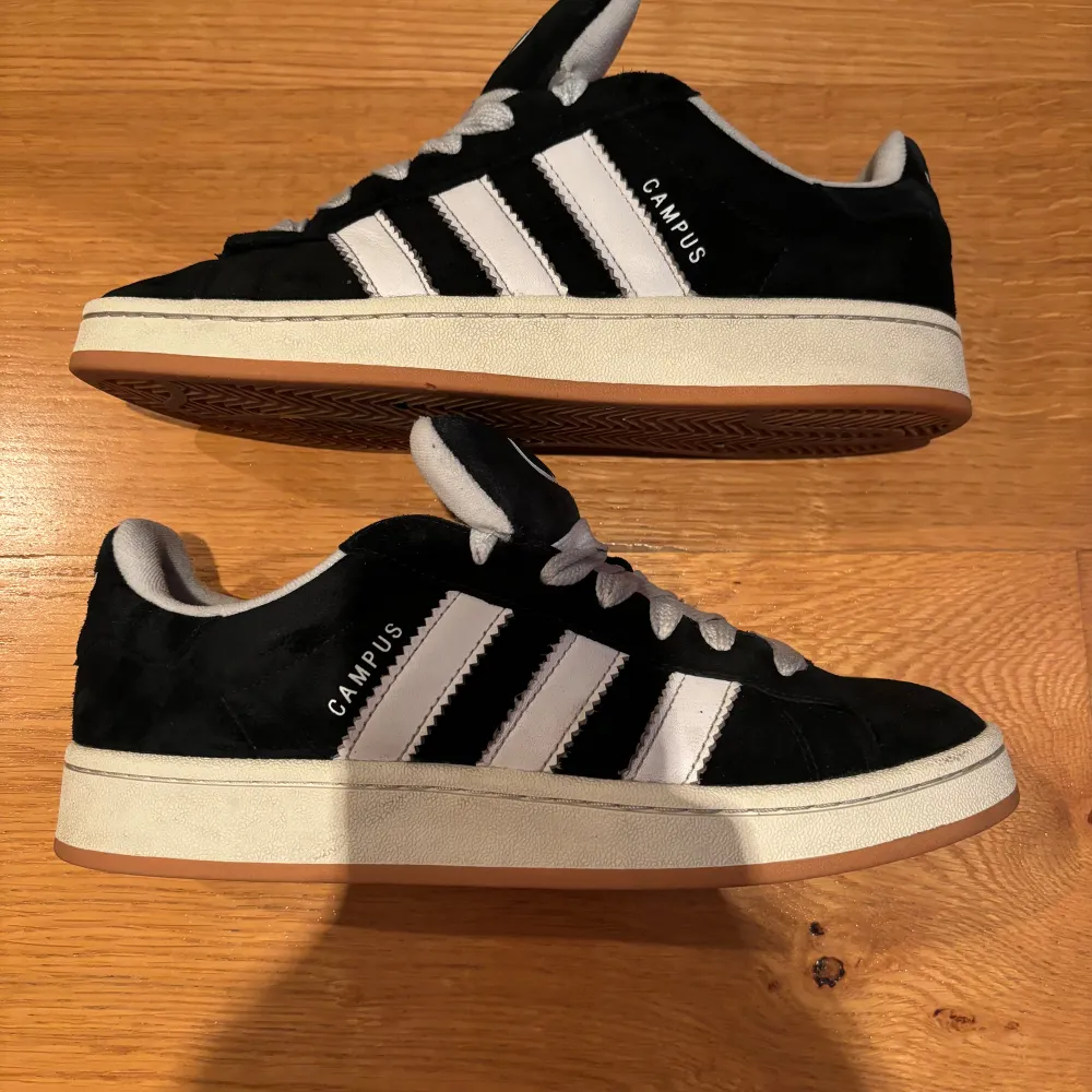 Adidas campus 00 i storlek 42 i bra skick (8.5/10). Nypris ca 1700. Skor.