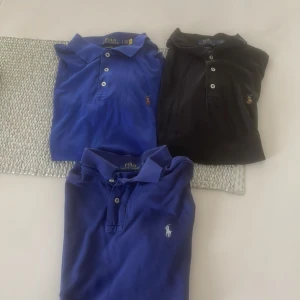 Tre polo Ralph lauren piker - Tre stycken polo Ralph lauren piker. Säljer för använder aldrig passar storlek M/L. Kontakta om ni är intresserade av alla tre eller bara en. Nypris runt 800-1200. Säljer 3 för 700