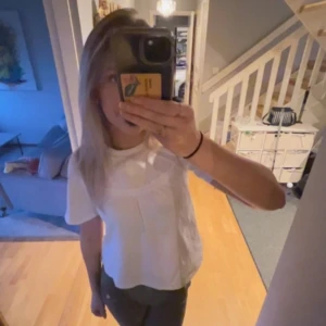 SÖÖÖT blus - Obs storlek 152 men passar som en xs, som ni ser på bilden🎀🎀