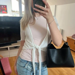 Kofta - Supergullig kofta! Storlek M men passar även S☺️