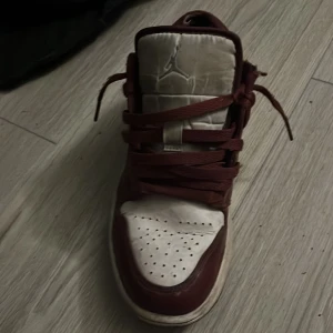 Jordan 1s - Hej! Jag säljer nu mina jordans dem är 7/10 skick 