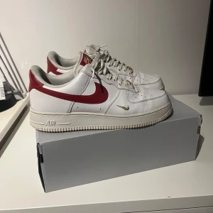 Nike air force 1  - Air force 1, välskötta i storlek 42 ❗️kan absolut gå ner i pris vid ett snabbt köp, kvitto finns. Hör av dig:) ❗️
