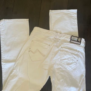 Lågmidjade  - Supersnygga lågmidjade bootcut/raka jeans 