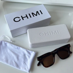 Chimis  - Säljer mina Chimi glasögon i modellen 04L, glasögonen är i färgen tortoise❤️