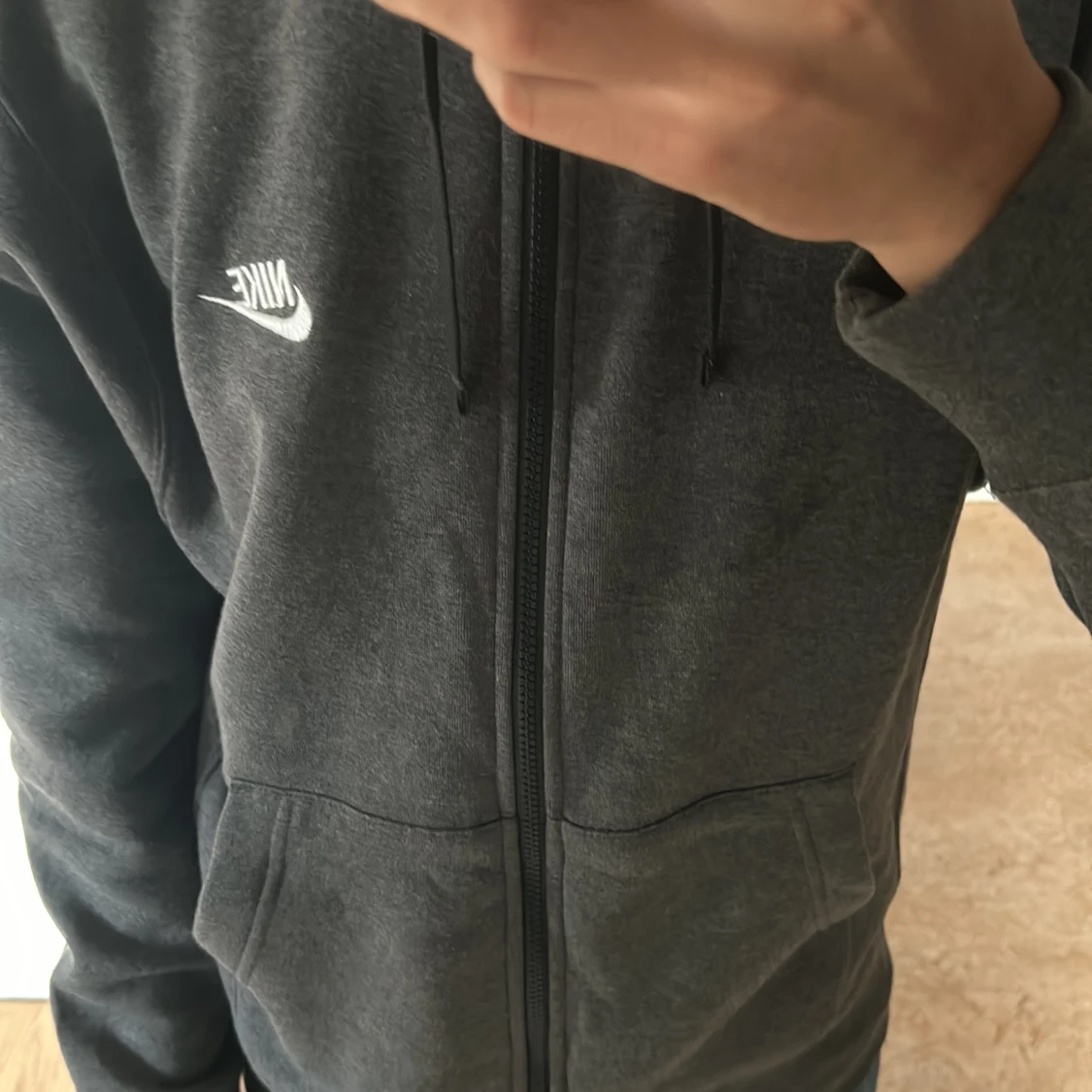 Grå hoodie från Nike - 90