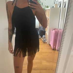 Klänning/jumsuit - Helt oanvänd. Har inbyggda shorts så den sitter på plats, jätte skönt och stretchigt material
