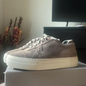 Axel Arigato skor  - Storlek 36 på de, super snygga skor💕, säljer för att de passade inte mig, priset kan diskuteras🥰