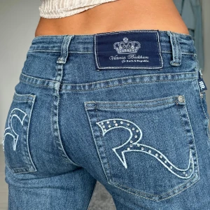 Rock & republic jeans - Midjemått: 37cm rakt över, innerbenslängd: 73cm 💗