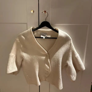 Dagmar kofta  - Säljer min Dagmar tröja som har blivit lite krympt så skulle säga att den är en xs nu🩷