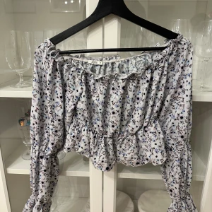 Blommig top - Blommig Top från Nelly 