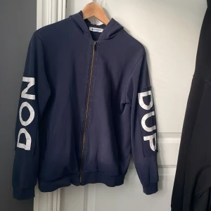 Dondup hoodie - Säljer nu denna sällsynta dondup hoodie då den är för liten. Den är i bra skick.