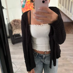 Svart kofta  - Min mammas kofta från när hon va liten så vet inte vart den är ifrån 