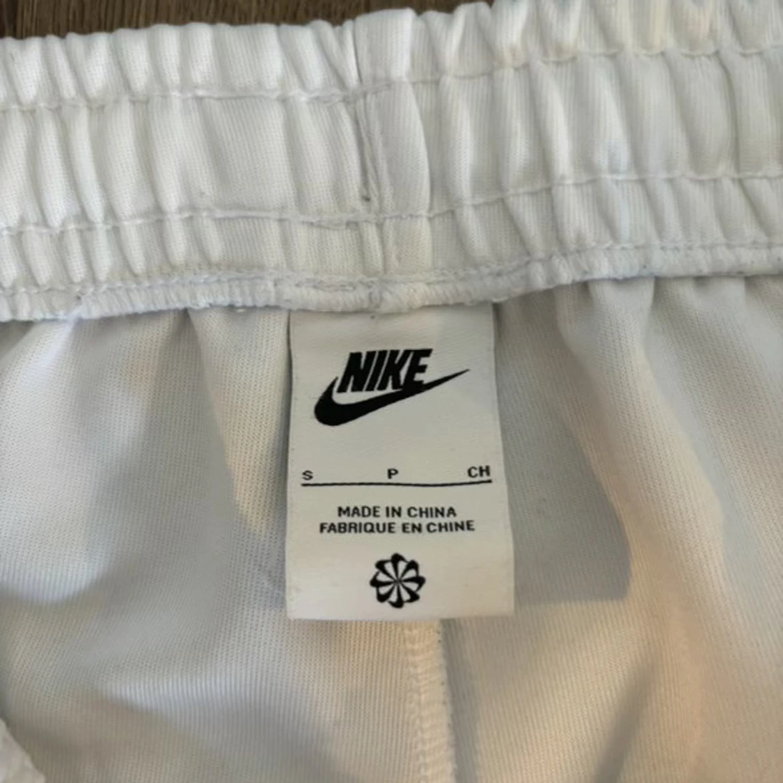 Vita mjukisbyxor från Nike - 90