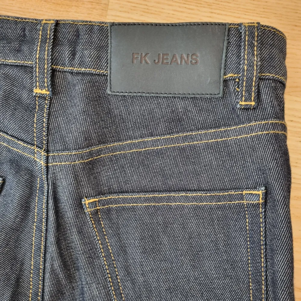 Hej säljdr min mammas knappt oanvända Fillipa K jeans. För endst 200kr då ny pris ligger runt 1000kr. Men priset är inte heller skrivet i sten vid snabb affär Dem är andvända några gåner men absolut inget som syns. Vid minsta fundering skriv till mig. Jeans & Byxor.