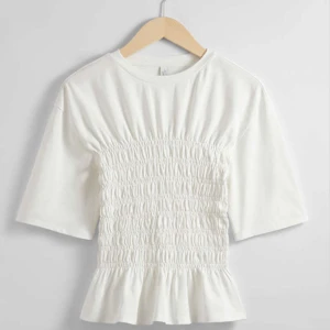 Smockad topp  - Jättefin slutsåld topp från & other stories. Säljer pga att den inte kommer till användning 💗