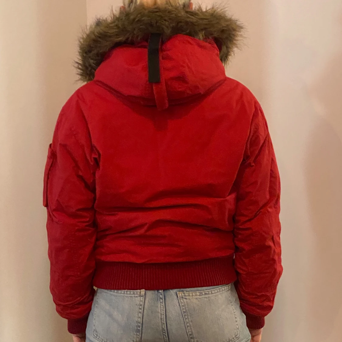 Röd vinterjacka från Helly Hansen - 90