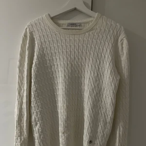 J.lindeberg tröja  - Säljer en fet j.lindeberg tröja i storlek M i bra skick.