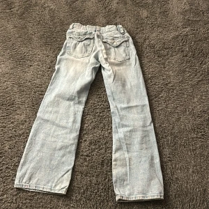 Young Gina Tricot, jeans  - Jeans från Young Gina tricot i nyskick. Storlek 152. Chunky low flare. 