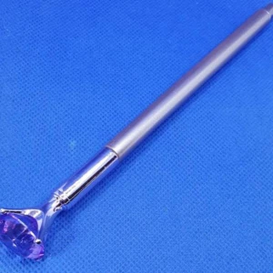 PENNA - Lila med kristall  - En snygg penna med lila kristall 