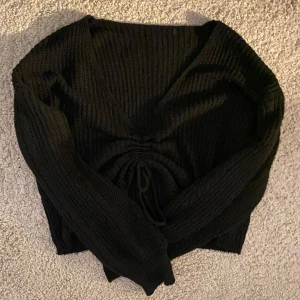 Stickad långärmad - Supermysig croppad stickad tröja i storlek S💗Skriv för fler bilder/frågor