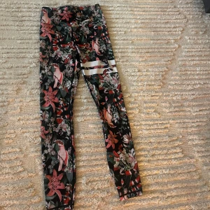 Stronger träningsbyxor  - Nästan helt oanvända tights från stronges 