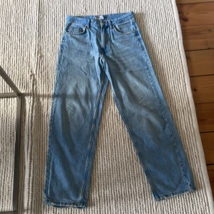 Bershka jeans - Ljusblåa baggy jeans från bershka. Jättefint skick, knappt använda.