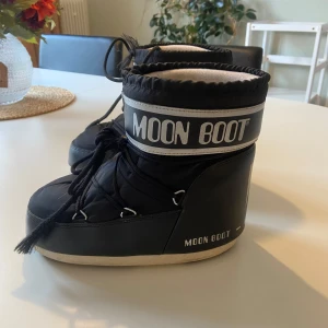 MOONBOOTS - Storlek 36/38 Fint skick  