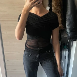 Fest topp - Super fin topp från Nakd, aldrig använd, lappen sitter kvar! Xxs men passar mig som använder xs/s