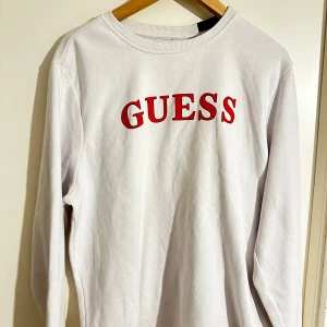 Guess sweatshirt - För liten för mig men tröjan är även i bra skick 