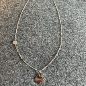 Nytt silverhalsband från SNÖ - Halsband från Snö of Sweden som aldrig blivit använt Behöver putsas då det legat oanvänt 