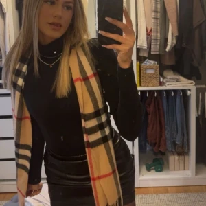 Turtleneck svart - Tröja med hög krage nästintill oanvänd 💓