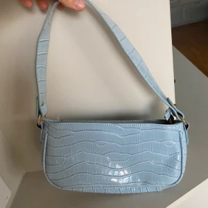 Blå väska  - Blå väska, axelväska 