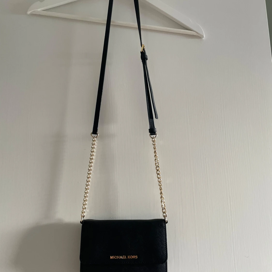 Michael kors cross over väska