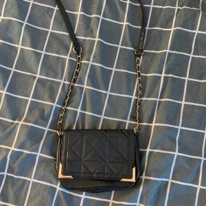 Väska  - Bra skick  Gammal 