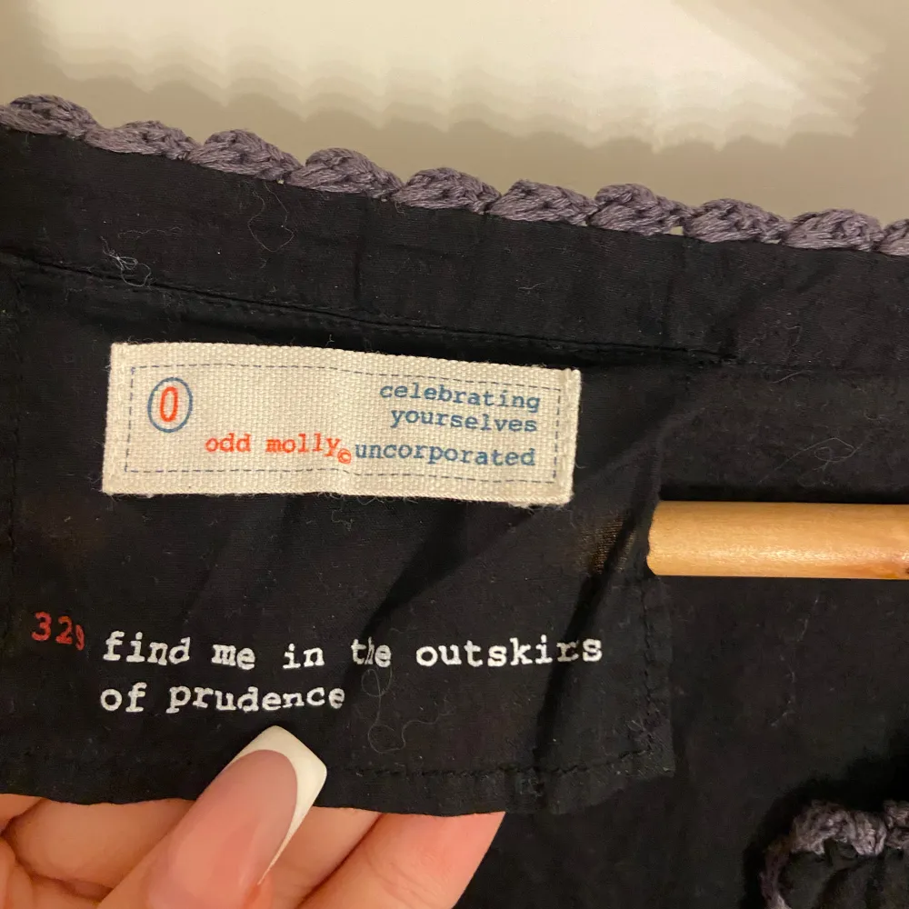 Säljer min fina Odd Molly blus då den aldrig kommit till användning. Puserot.