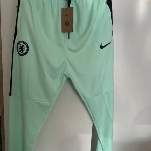 Chelsea träningsbyxor - Storlek XL men sitter som L eller M helt nya