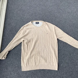 Kabelstickad tröja - Fint skick