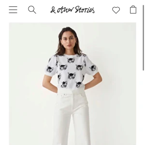 Tshirt & other stories  - Säljer denna söta tshirt i skönt och ordentligt material, använd fåtal gånger. Köpt för 650kr ! Kom privat för fler bilder ☺️