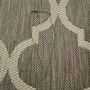 Sött guldaktigt halsband  - Sött guldaktigt halsband. Strass! 