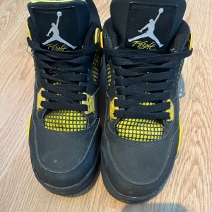 Jordan 4 thunder - Använt i ca 3 månader 