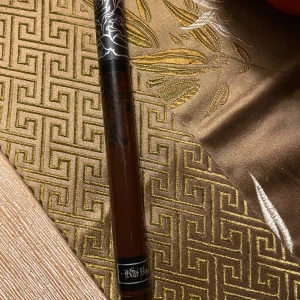 Kat von D läppstift - aldrig använd endast swatchad, säljer då jag inte gillade färgen. Skickas i original låda :)